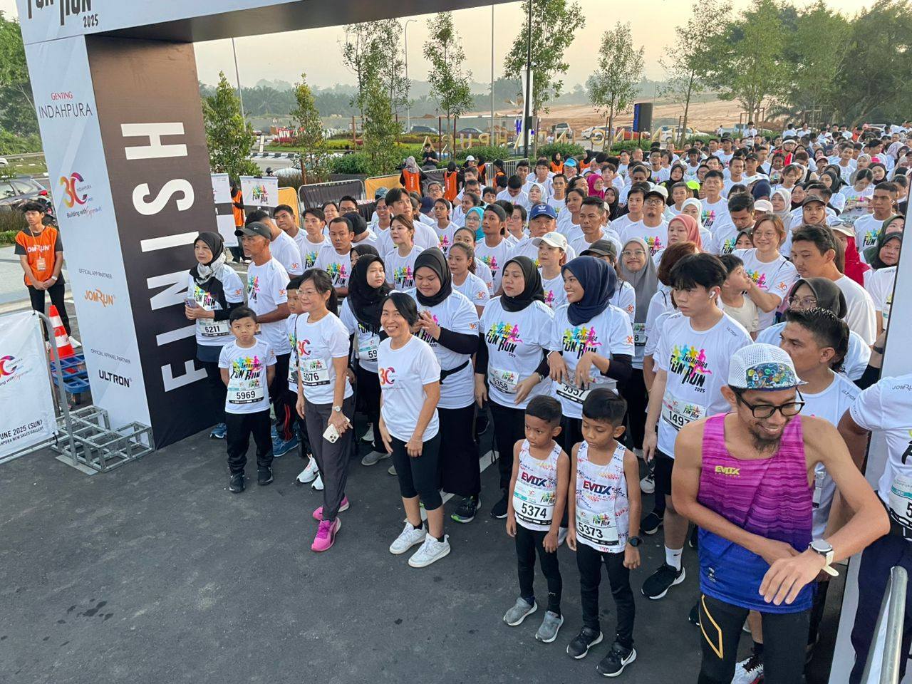 Participants at the Genting Indahpura anniversary fun run